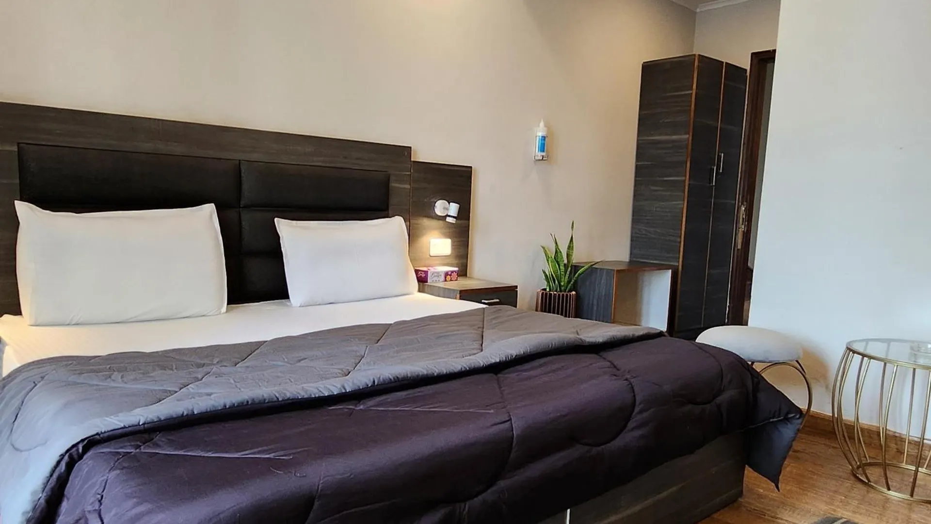Hotel City Premier - Golf Course Road ,Gurgaon 3*, Gurgaon