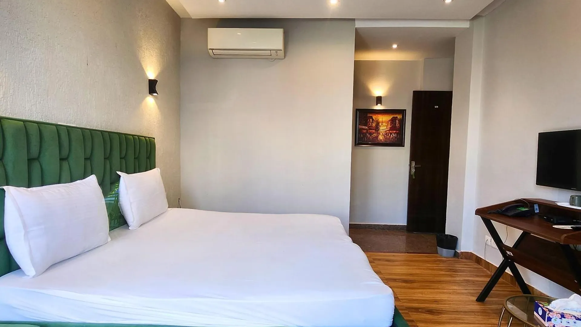 Hotel City Premier - Golf Course Road ,Gurgaon 3*, Gurgaon