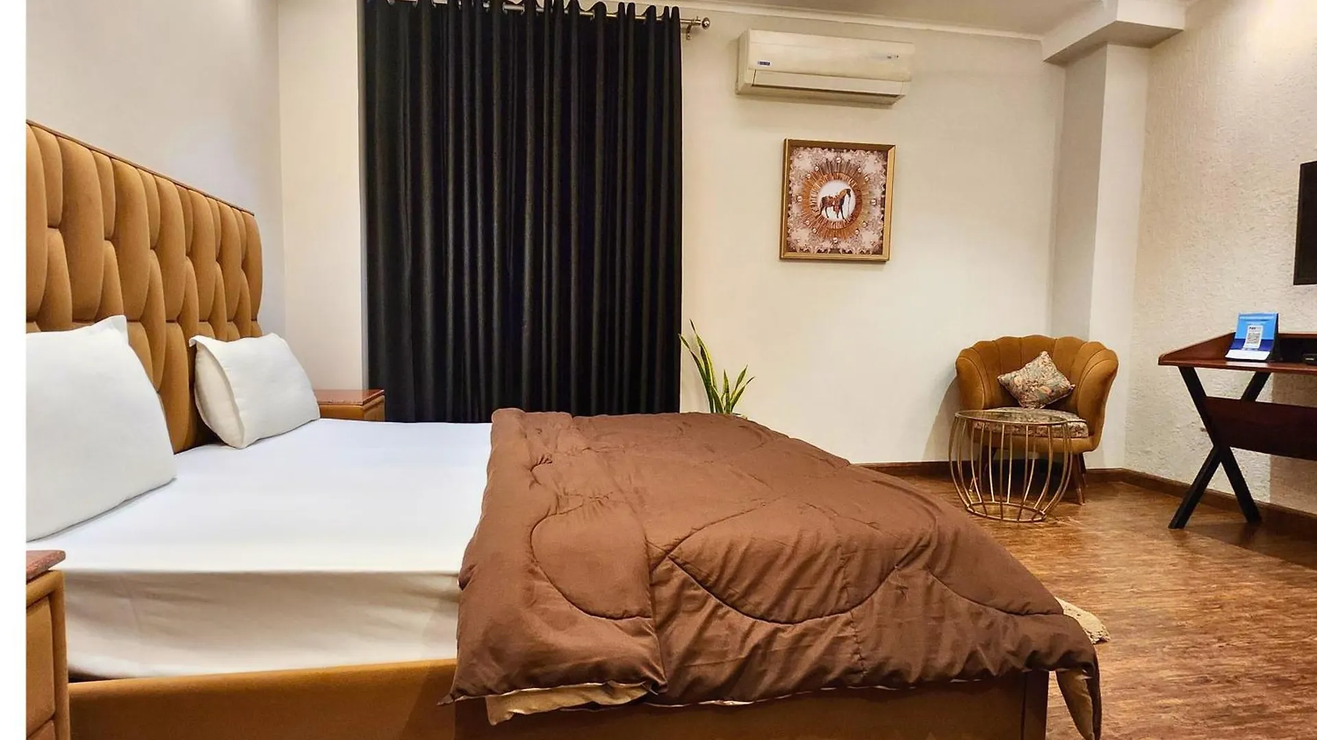 Hotel City Premier - Golf Course Road ,Gurgaon 3*, Gurgaon India